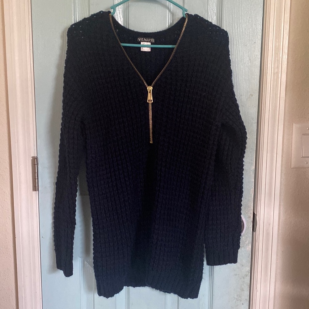 VENUS Cable Knit Sweater